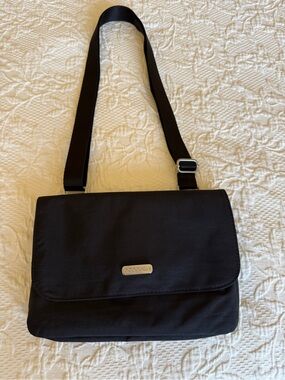 Baggallini Black Nylon Crossbody Bag with Silver Logo